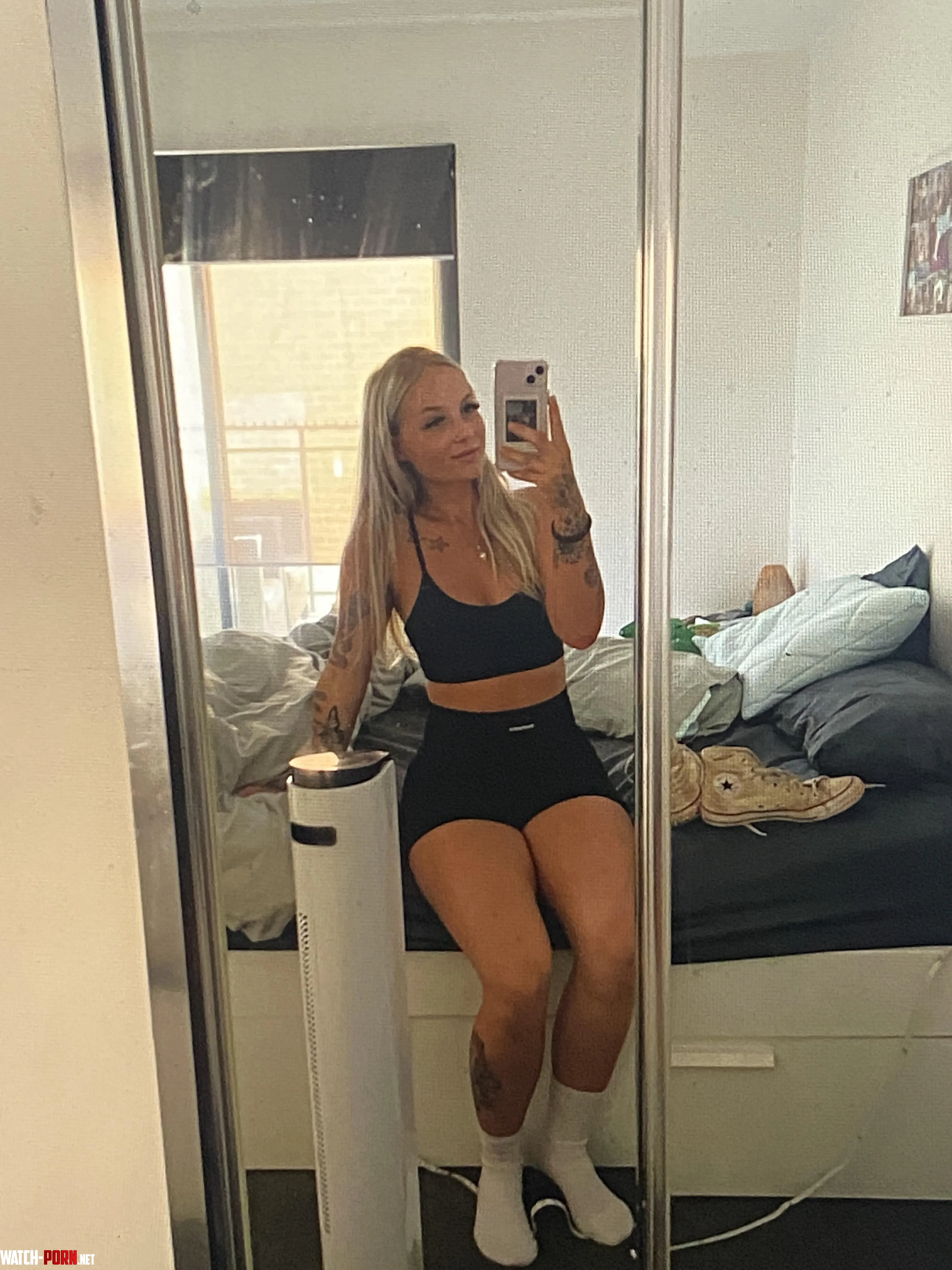 heres a lil mirror selfie by PatriciaNicholeq