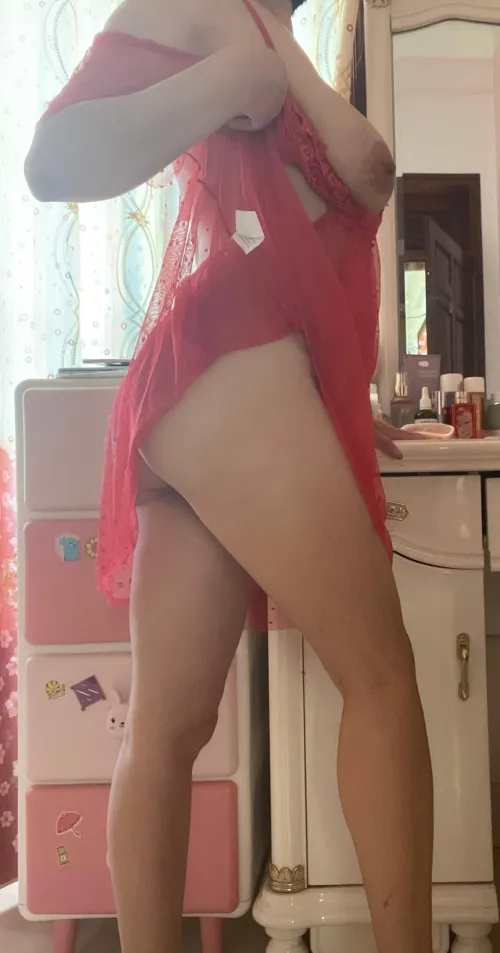 Thumbnail How Do I Look in Red: Hornymilfphuphu's Seductive AsiansGoneWild Feature
