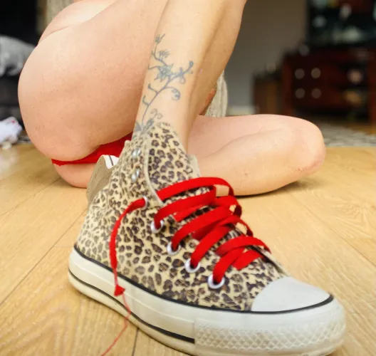 Thumbnail TattooedMelody73: Unleashing the Danger in Red