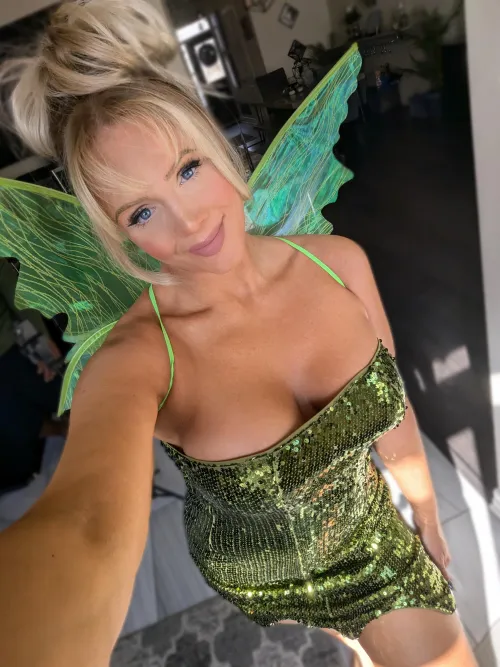 Thumbnail Unleash Your Imagination with Cleavage Magic | hairstylist1989