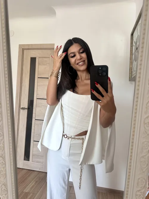 Thumbnail BarbaraWas' Mirror Selfie Transformation: From Work-Ready to Hot Sensations