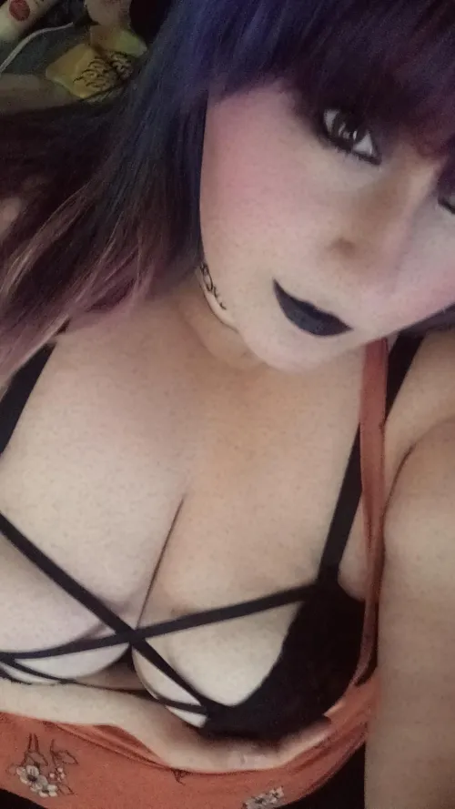 Thumbnail Selling Fun - Add GhostGirl0624 with LivingDeadGirl62402