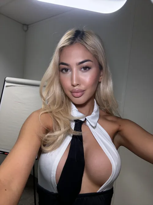 Thumbnail When Your Busty Viet Coworker Visits Your Office | bustyasians