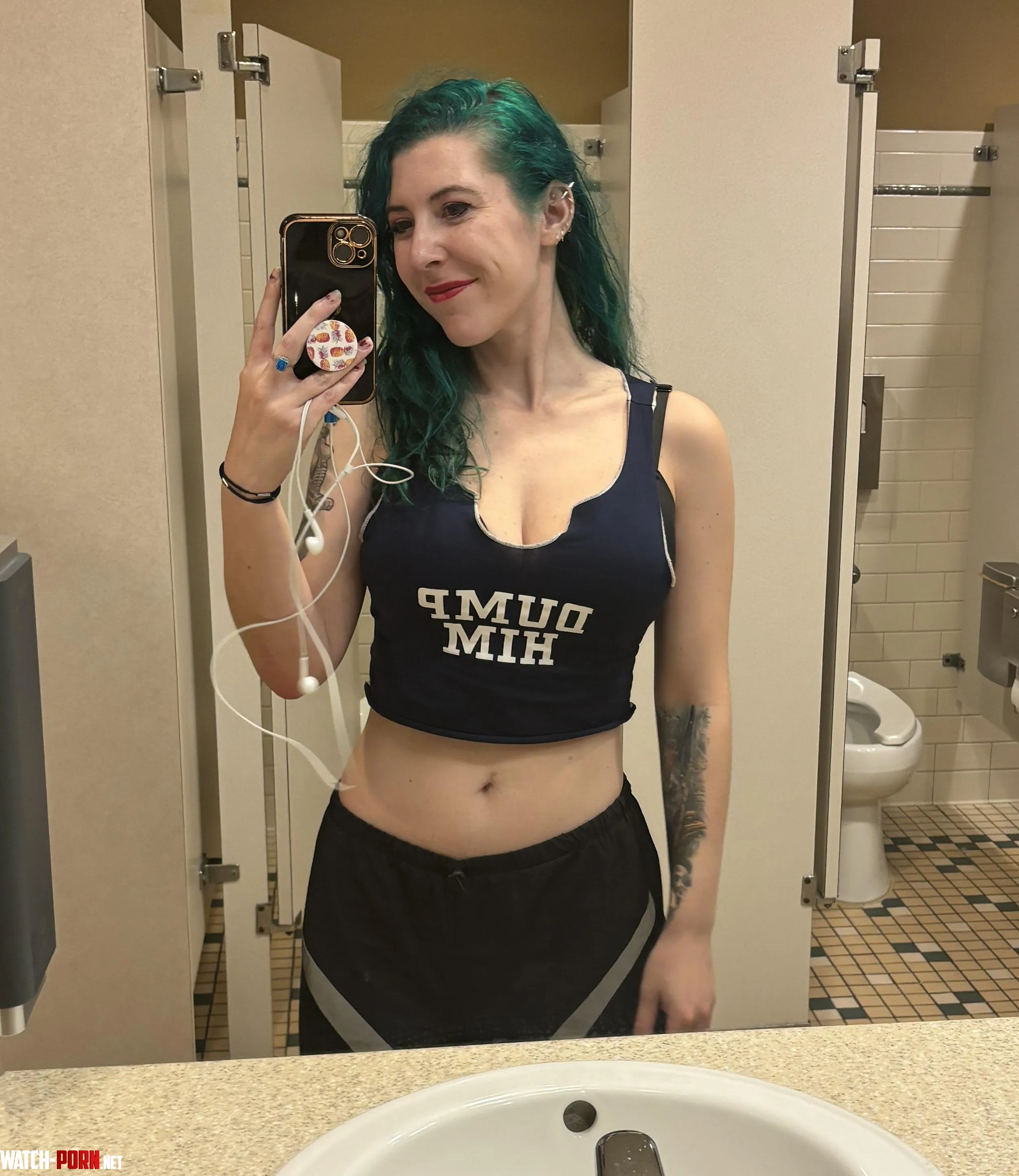 Belly shirt selfie by sirenskiss3