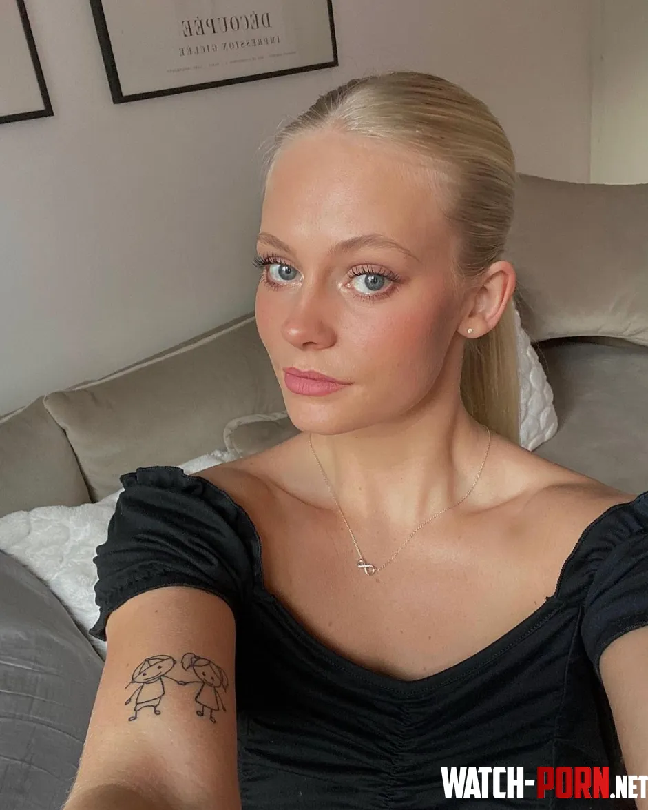 Jennifer Carlsson by Packaryammy