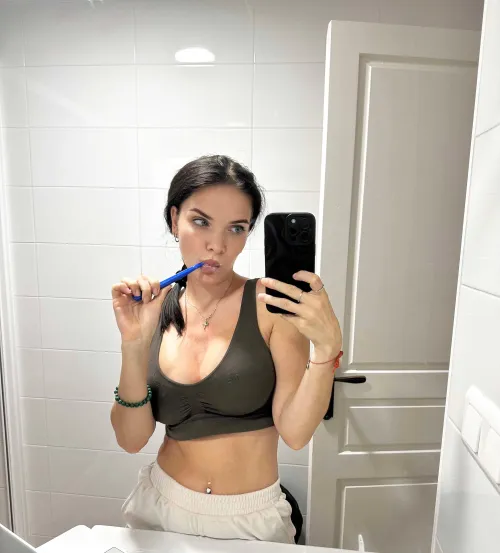 Thumbnail Surprising Moments: melodyofinspiration's Boob Reveal in MirrorSelfie