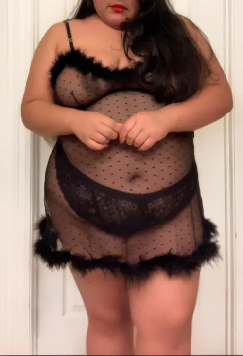 Thumbnail Styling the Little Black Dress: Insights from dulcemorenita2 in the Chubby Category