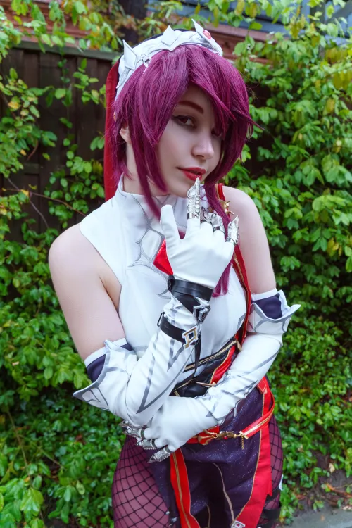 Thumbnail MurrningGlow Shines in Rosaria Cosplay Creation | Cosplaygirls