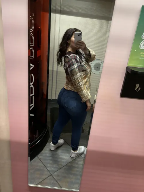 Thumbnail Exchange Nudes? MckameyRose Invites Open Inbox Conversations