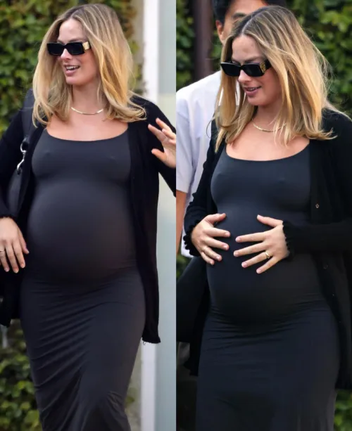 Thumbnail Diving Into the World of Margot Robbie