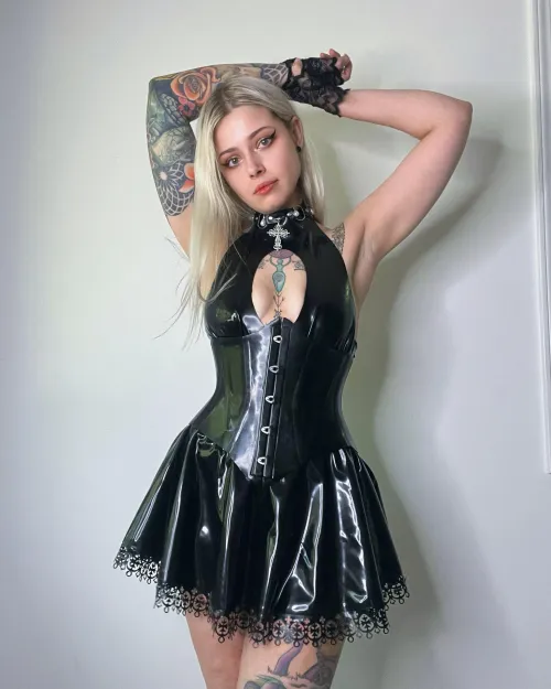 Thumbnail MistressMercyxoxalt's Love for a Black Latex Skirt on ShinyPorn
