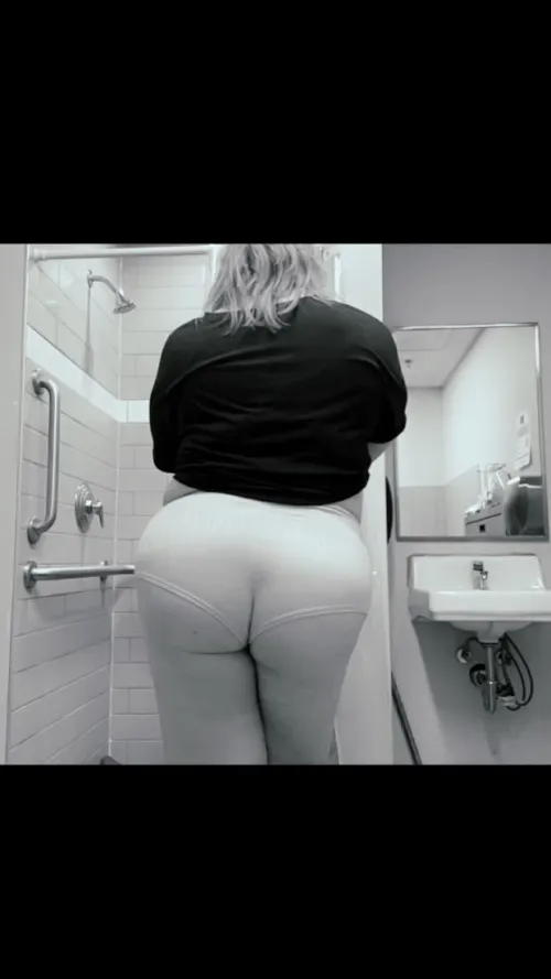 Thumbnail Violetvonghoul's Reminder: Hump Day Celebrations Await in BBW World