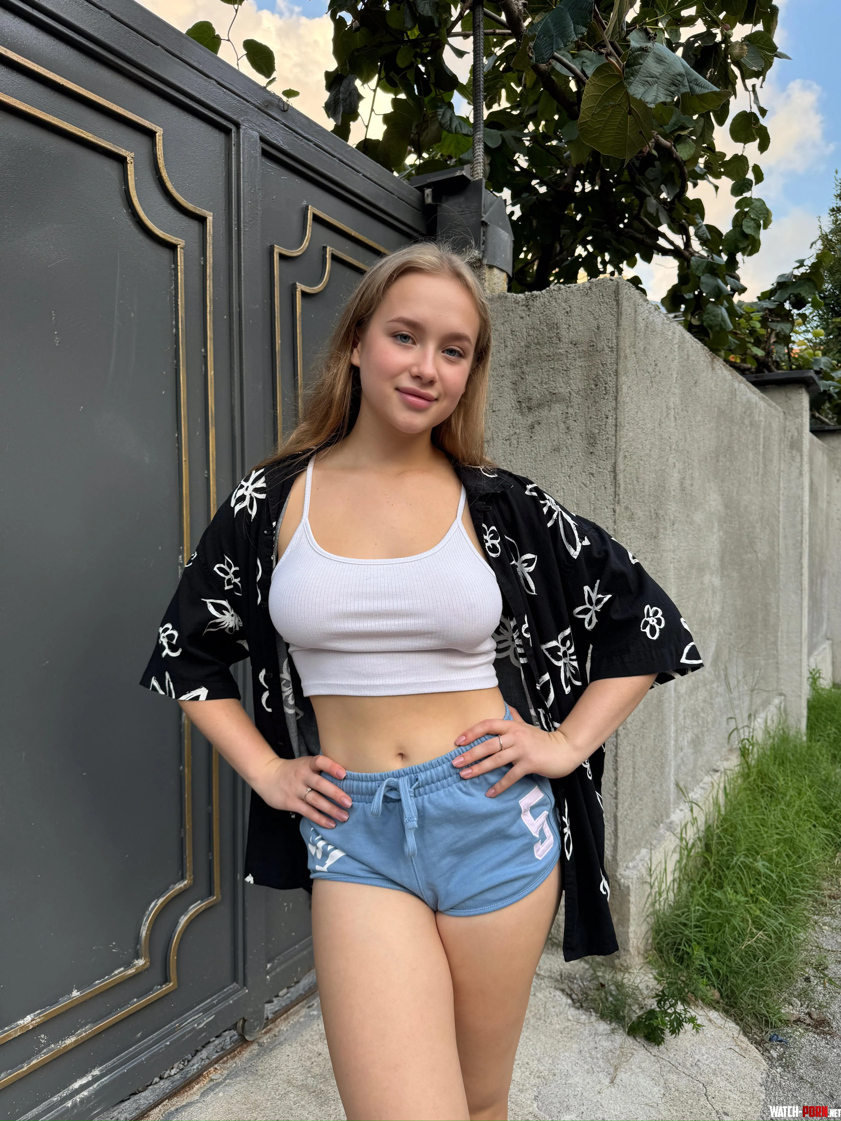 I like to wear white tops  by MarvelousBabe_