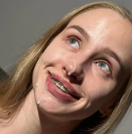 Thumbnail Shyly Happy: TongueCandyy's Cumshots Reflection
