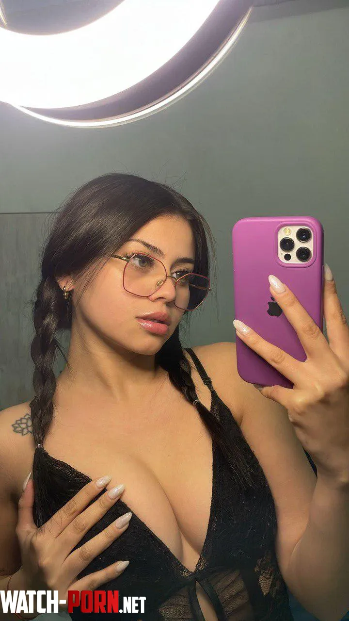 i want an older man to eat my pussy with no hesitation by HypnoticAms
