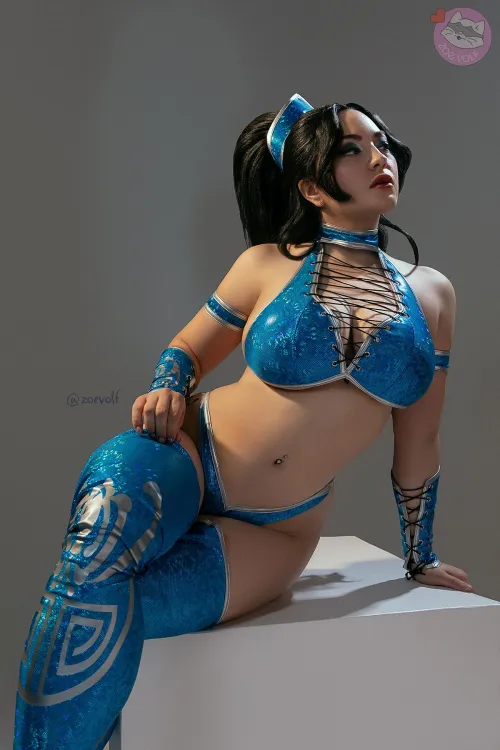 Thumbnail ZoeVolf's Stunning Kitana Cosplay