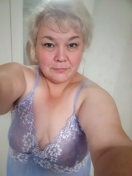Thumbnail The Charm of a Cute Gilf: Insights from five_52 | gilf