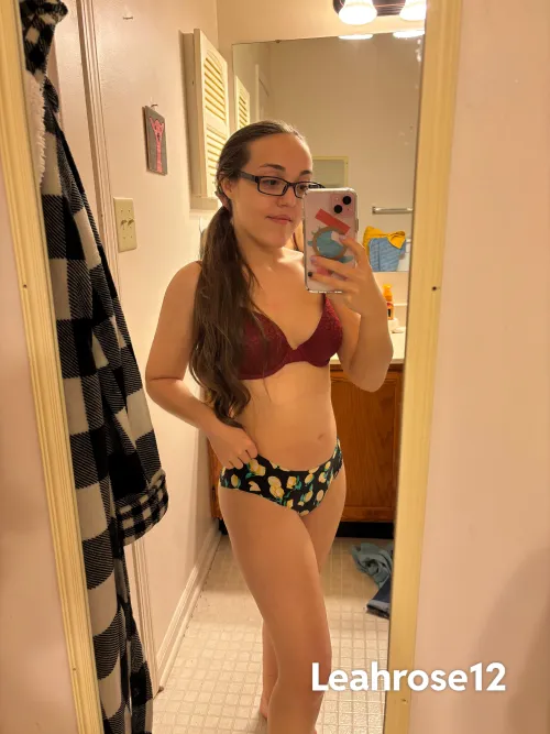 Thumbnail Petite Pleasures: leahrose_12's Intimate Offerings