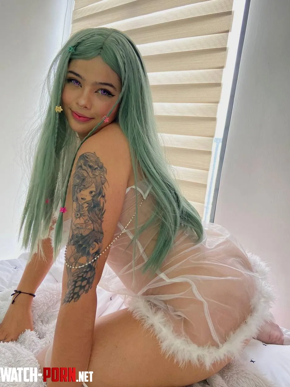 ever saw a latina with green hair before  I bet not haha  by chicxgoddess