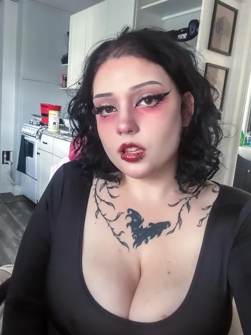 Thumbnail Seductive Moments: cybervampiregf's Intriguing Introduction