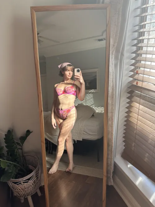 Thumbnail JordynTyl3r's Love Story with Mom Bod Transformation