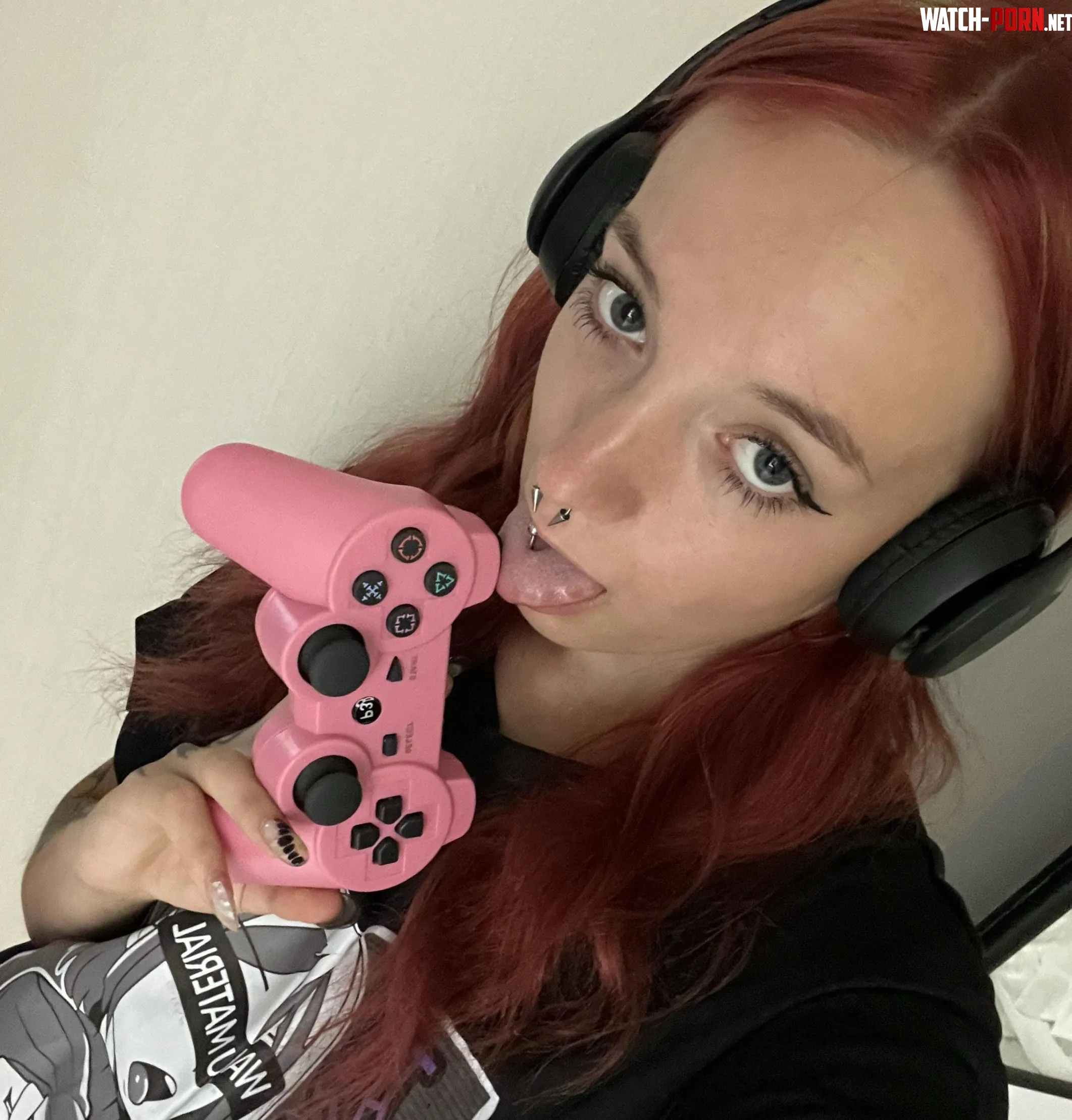 Have you ever fucked a young gamer girl by GlowingSoull