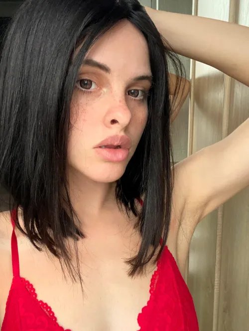 Thumbnail Passionate Kisses: The Allure of Dark-Haired Brunettes