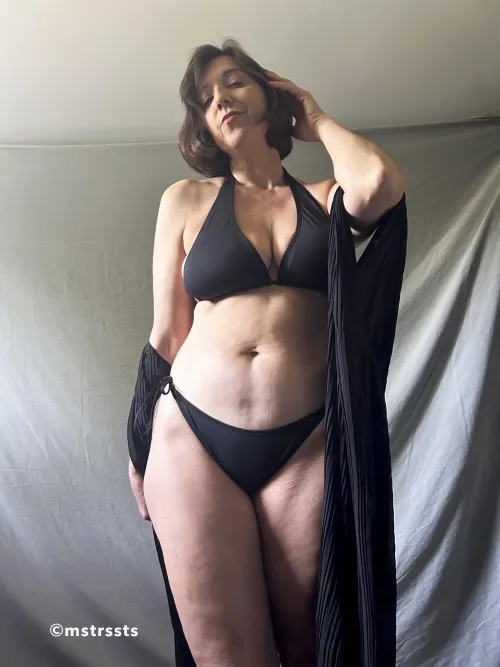 Thumbnail Aged Beauty: Embracing Like Fine Wine at 48 | mstrssts