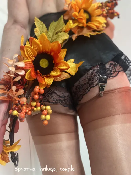 Thumbnail spyonus_vintage: Embracing Autumnal Stockings with a Twist