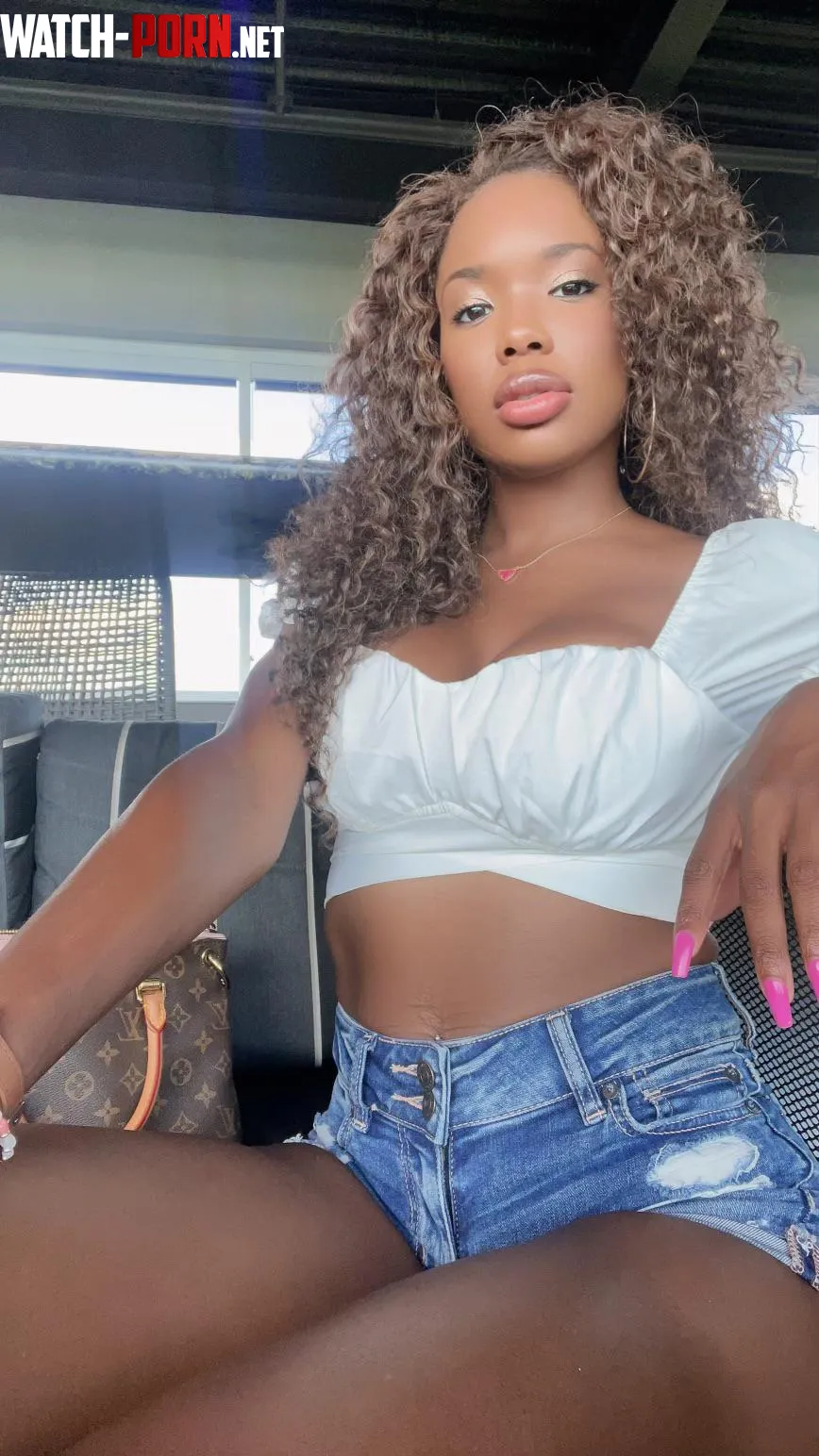 I live in crop tops year round by Unable_Answer_8031