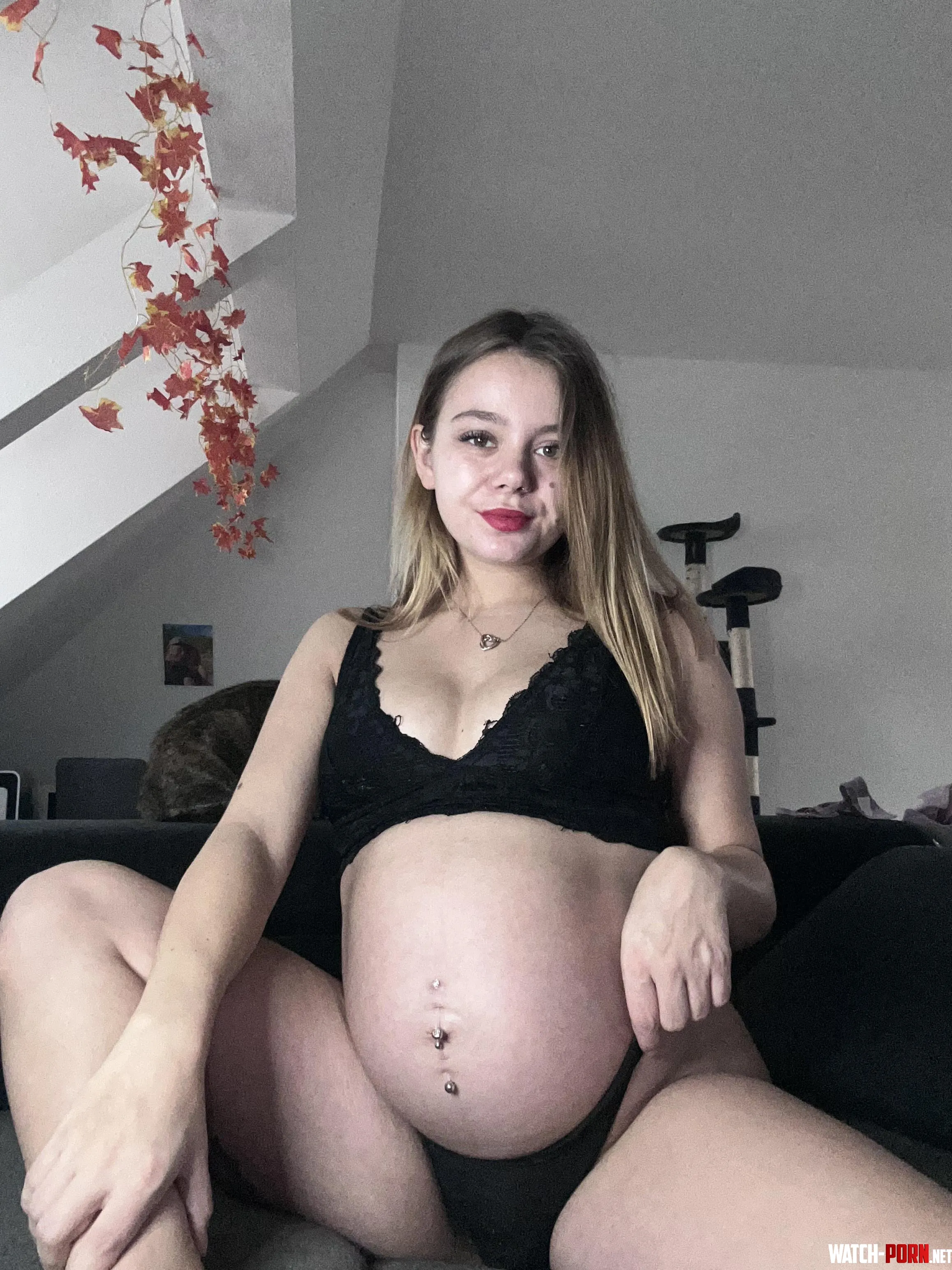 19 yrs old pregant and still single  by JoyfulxEcho