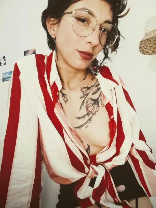Thumbnail Seductive Secretary: Skinsational Moments with tuttifuckiingfrutti