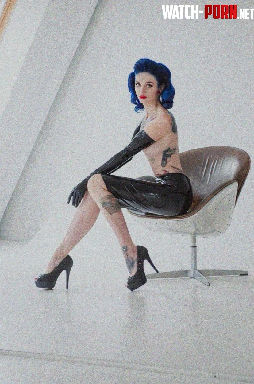 My blue hair goes perfectly with this latex and heels by Kirsten_Glory