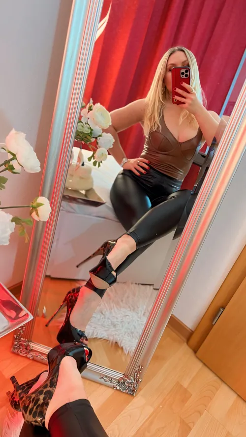Thumbnail Leather and Killer Smile Combo by NataliePauer in LadiesInLeather