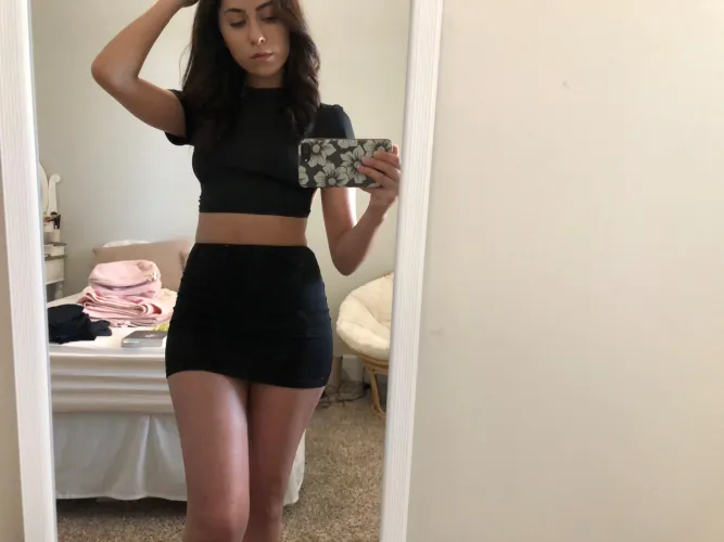 Thumbnail Croptop Queries: imyourangell's Style Dilemma