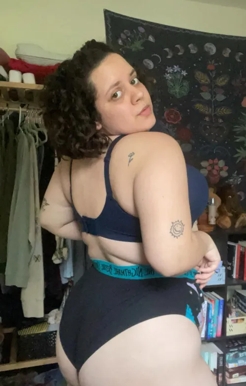 Thumbnail Hurricane Nudes: cutie0728's Playful BBW Moments