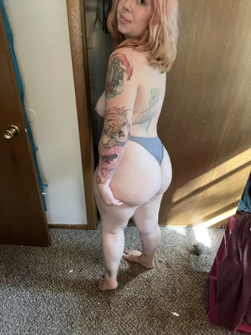 Thumbnail Appreciating a Cute Bubble Butt - Embracing Chubbiness