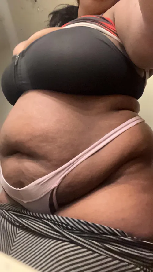 Thumbnail Confident Display: songofthemoonlight2's Proud Tummy Moment