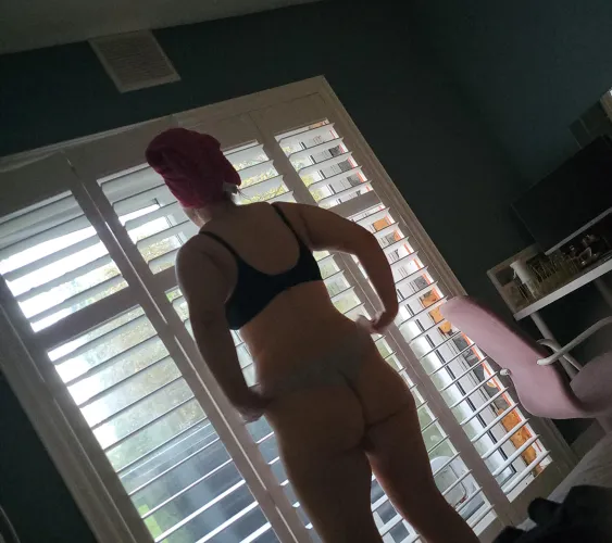 Thumbnail Neighbourhood Hottie Gets a Taste | Author: JayL272 | WifeWantstoPlay Category