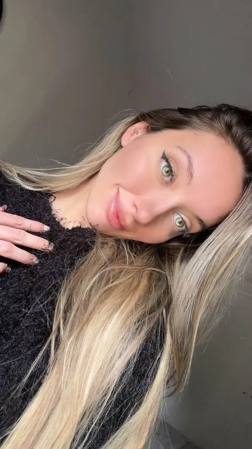 Thumbnail Attractiveness Unveiled: A Nude Selfie Revelation