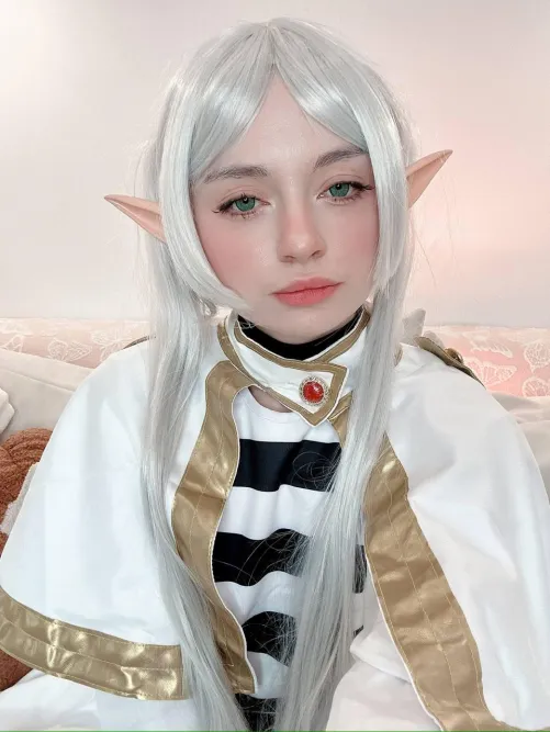 Thumbnail BarbieJacuz Showcases Frieren from Sousou no Frieren | Cosplaygirls