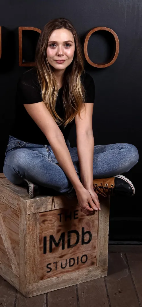 Thumbnail Elizabeth Olsen: A Beautiful Feature by Awkward_Rice_3544 | PrettyGirls
