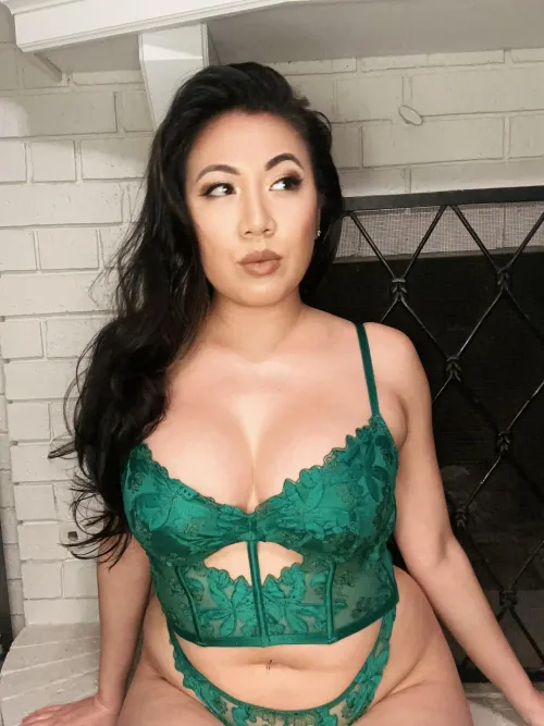 Thumbnail Explore AsianHotties with Laci_Aioki: Green Soothes the Eyes
