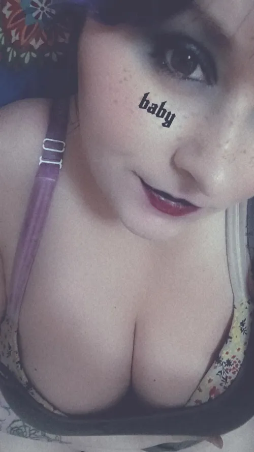 Thumbnail Selling Now on Snapchat: GhostGirl0624 - Exciting Offers Await
