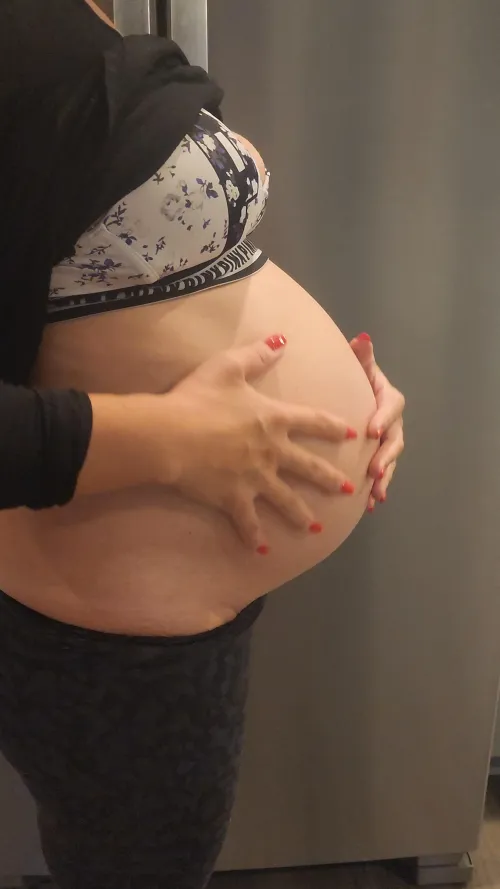 Thumbnail Round And Horny: A Sensual Journey with PreggoMilf2023
