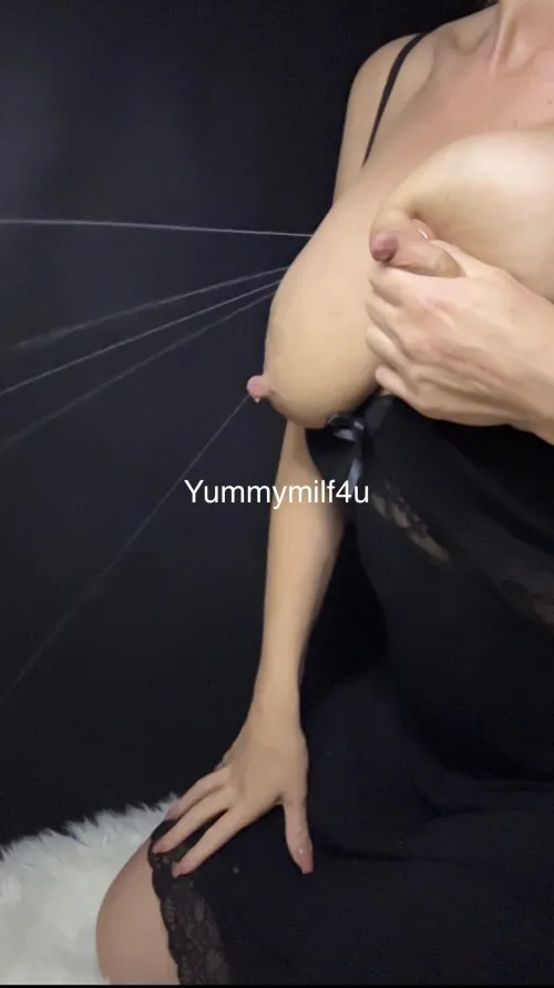 Thumbnail Hot and Steamy: Exploring Auto Lactation with YummyMilf4U
