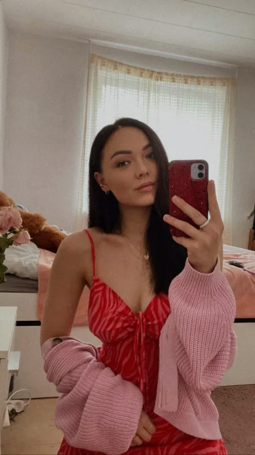 Thumbnail marybery1 Raises the Question: Is Nakedness Necessary to Be Sexy on OnlyFans101?