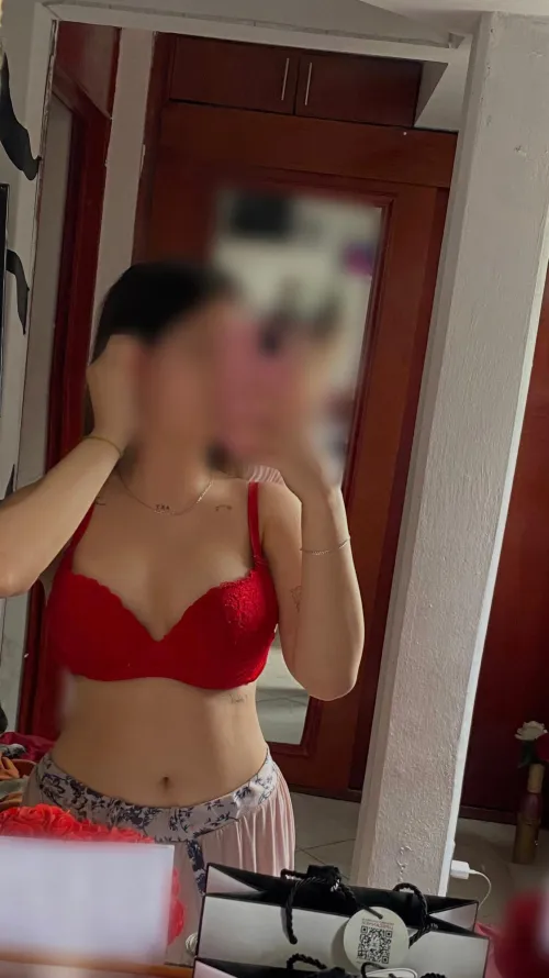 Thumbnail Greet the evening with Hola buenas by P_Morales11 on OnlyFans