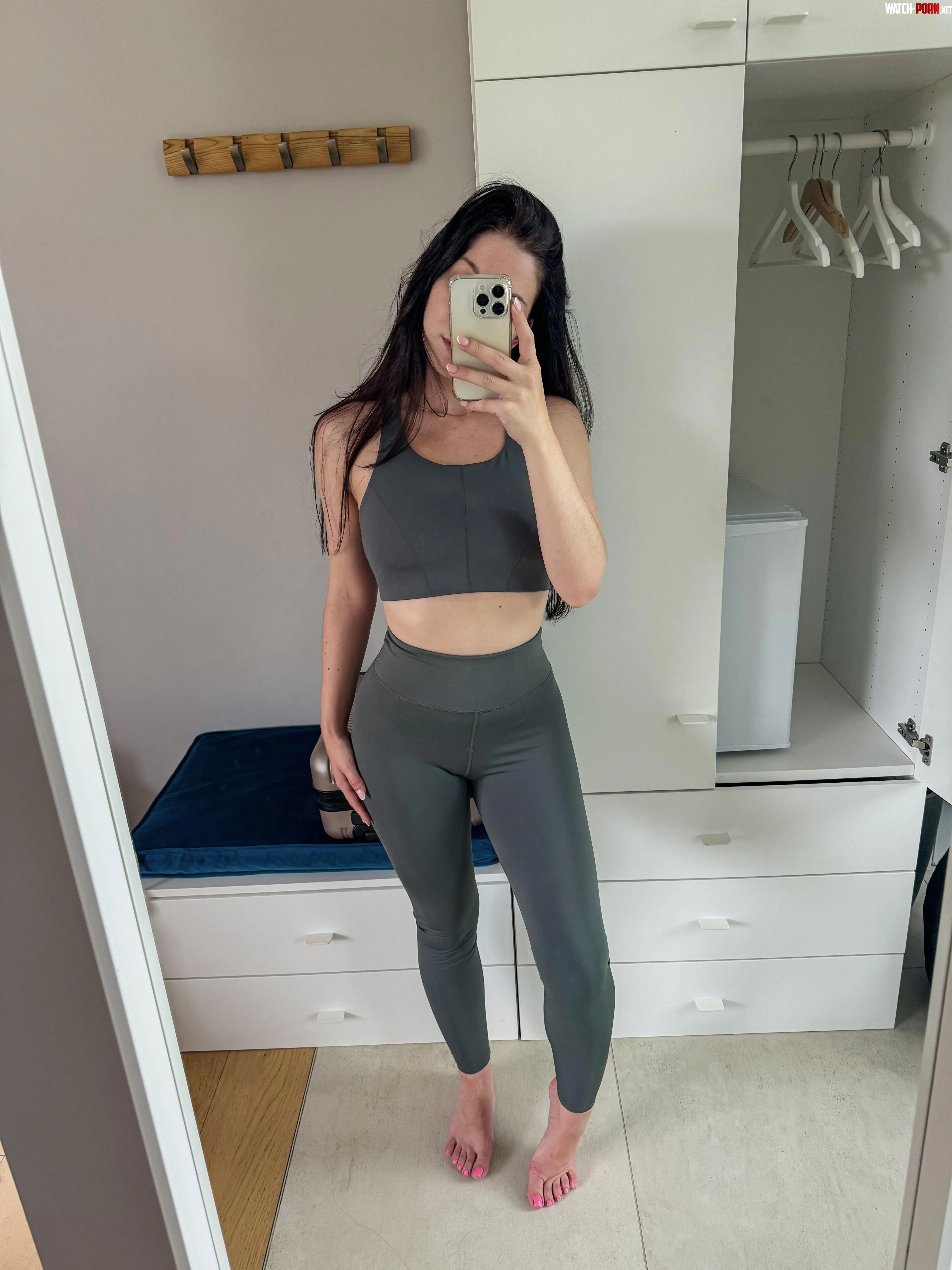Would you come up to me in the gym by Myla_feet