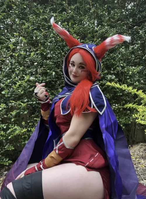 Thumbnail Xayah from League of Legends: Graciewaifux's Impressive cosplaygirls Display